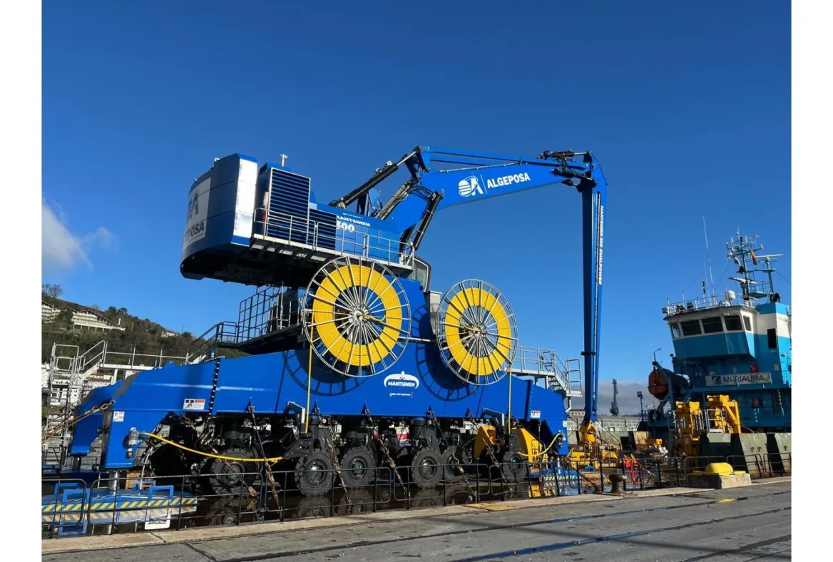 GPE Iberia Delivers Mantsinen 300 DEM Hybrilift