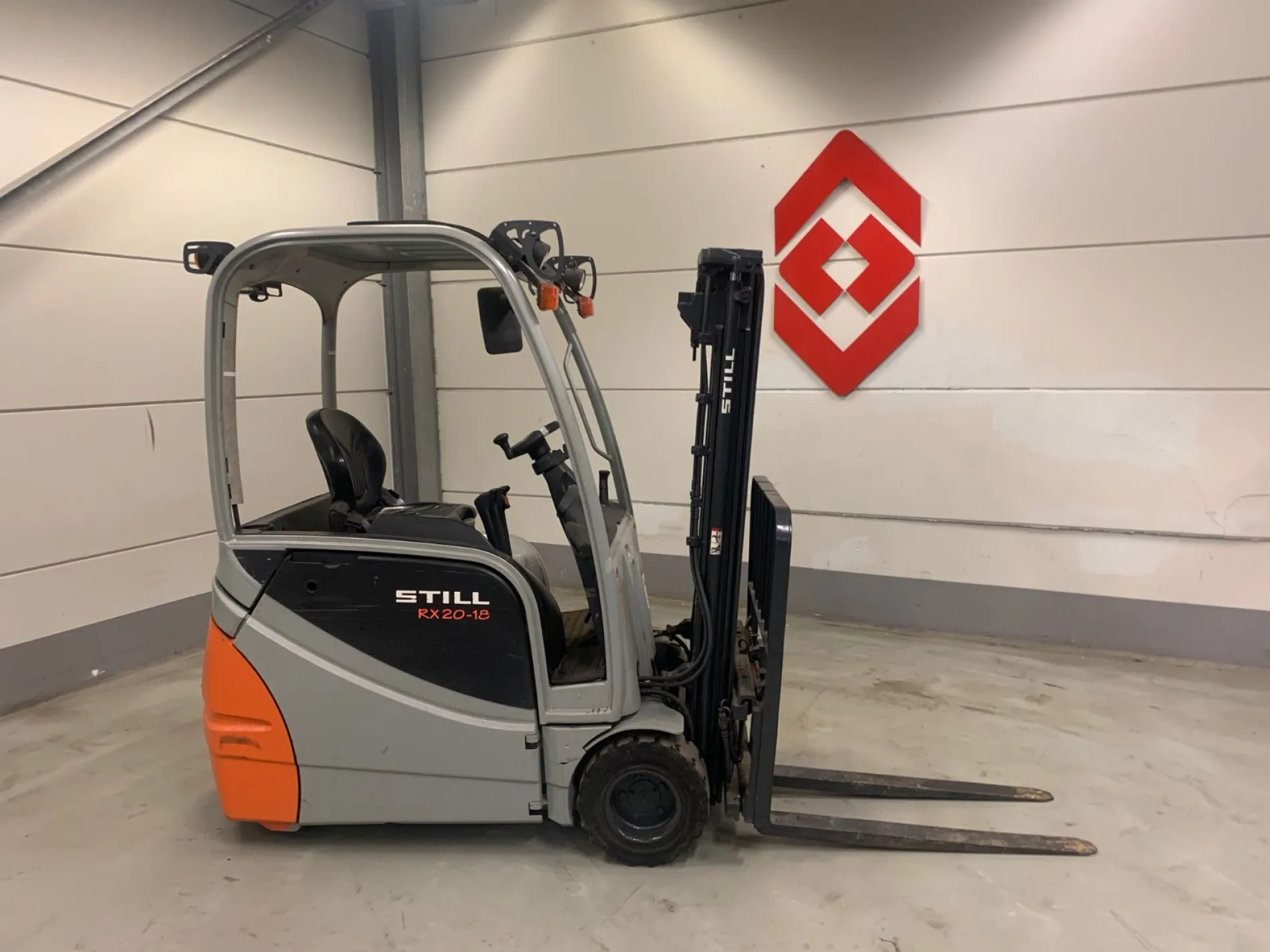 STILL RX 20-18
3 Whl Counterbalanced Forklift <10t