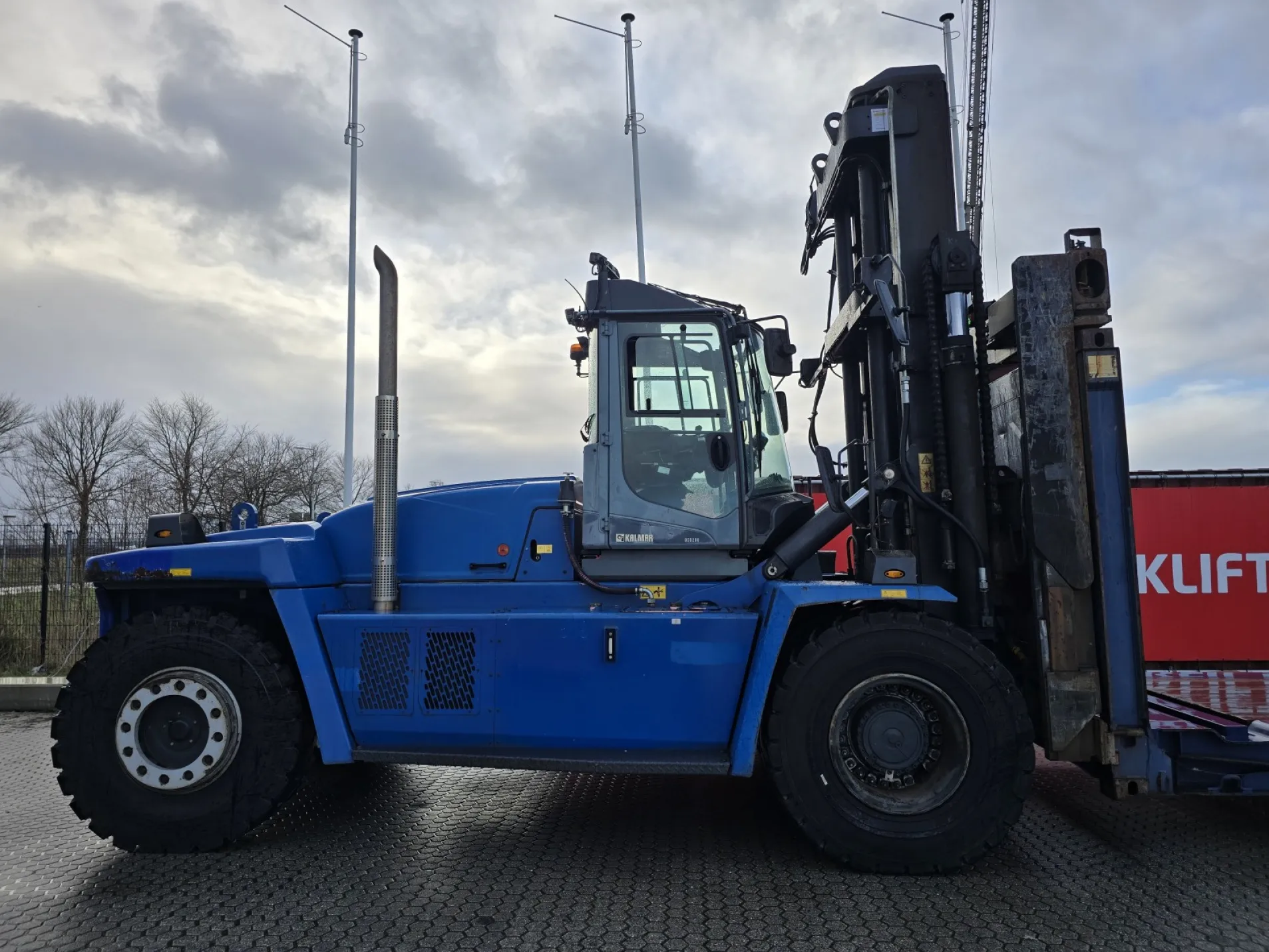 KALMAR DCG200 -12LB
Empty Container Handler