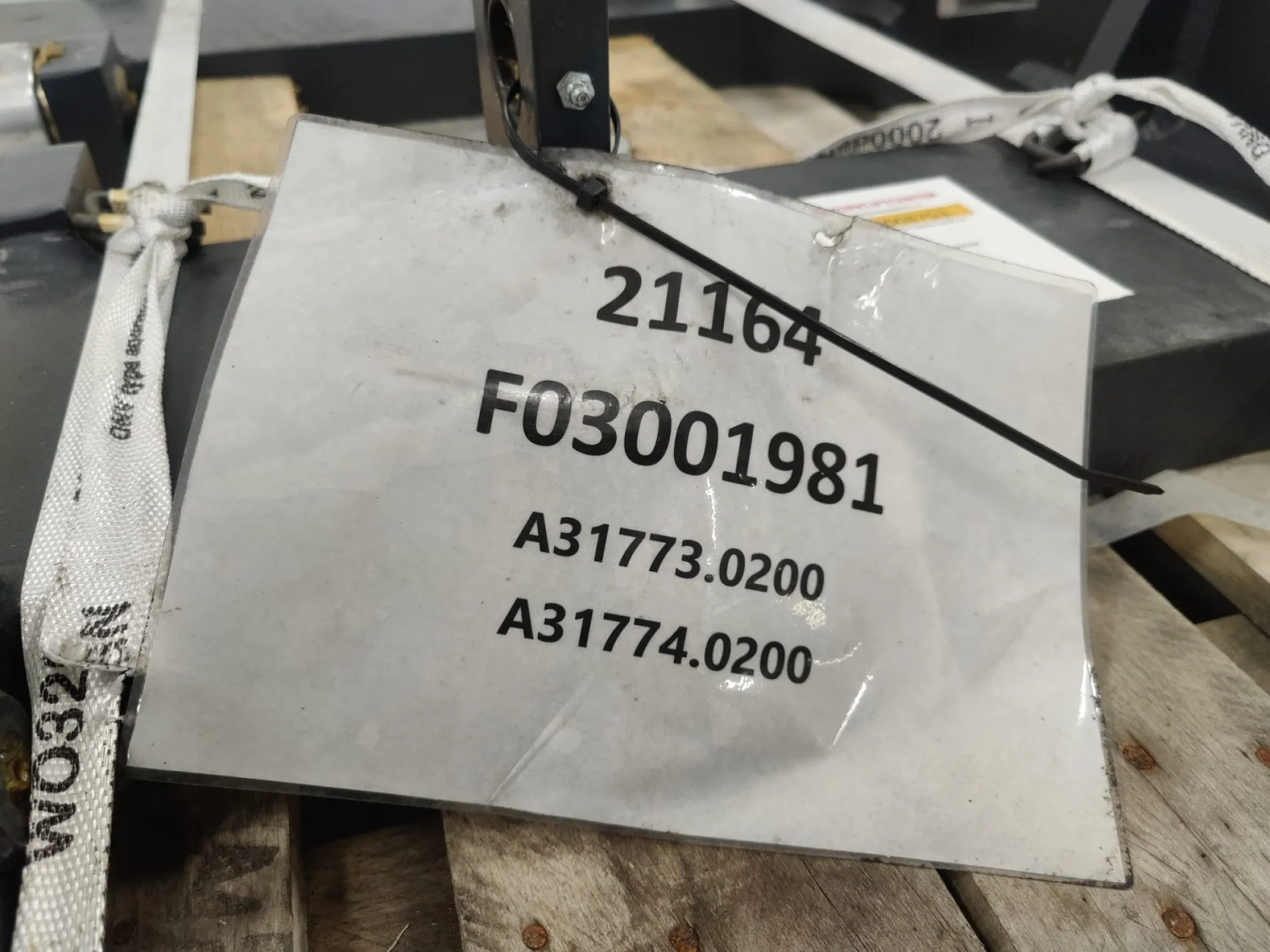 Kalmar - Set FSS plates hook on
