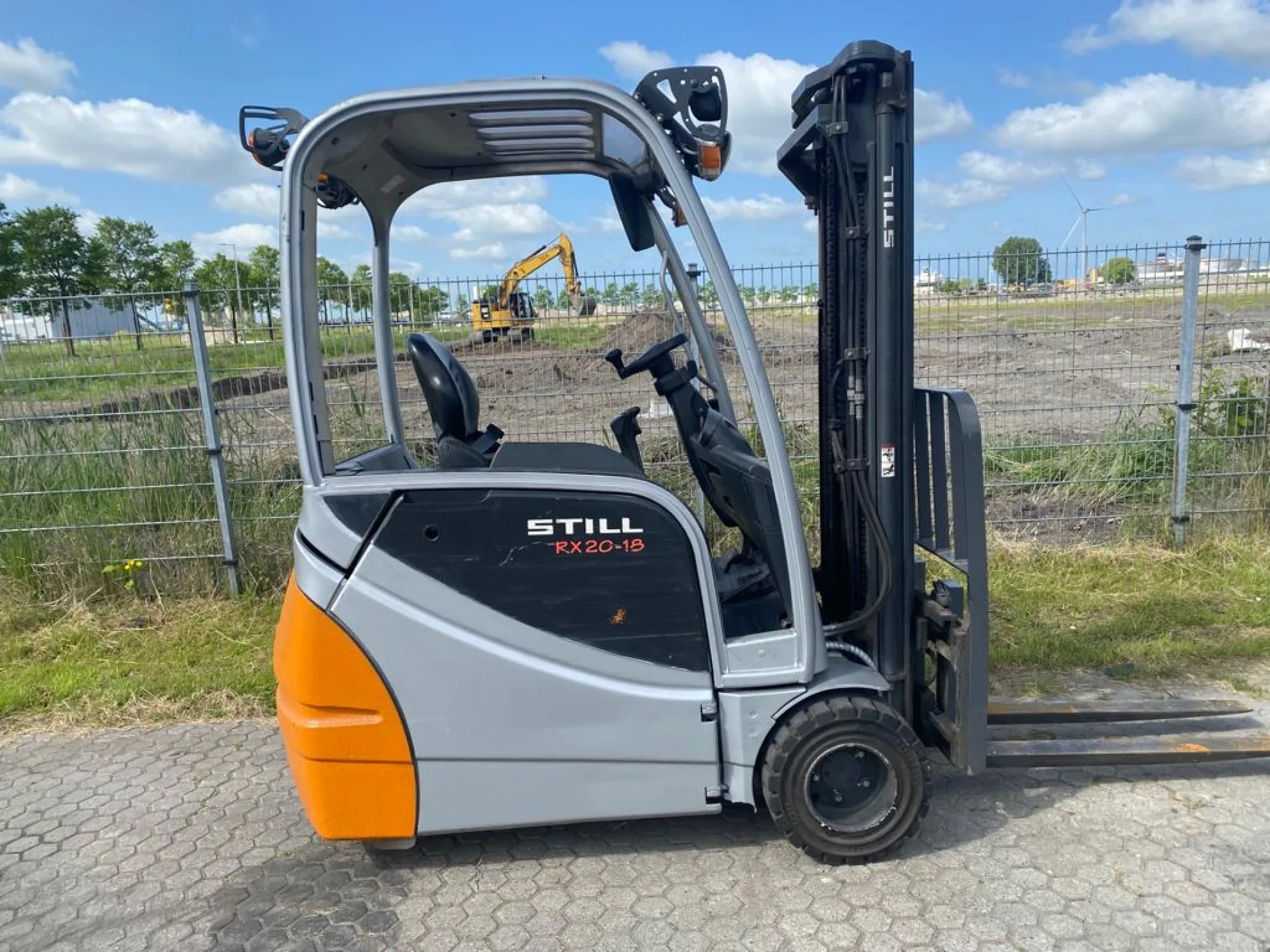 STILL RX 20-18
3 Whl Counterbalanced Forklift <10t