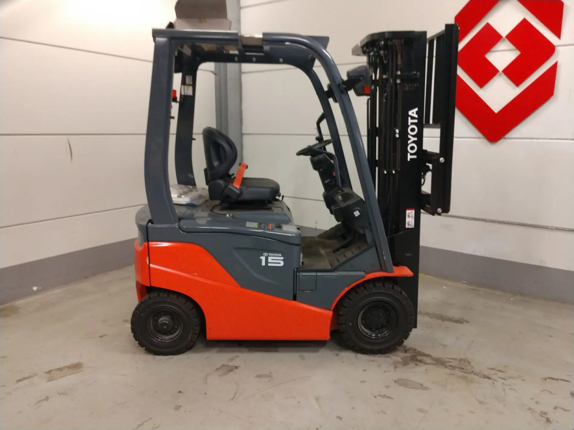 TOYOTA 8FBN15
4 Whl Counterbalanced Forklift <10t