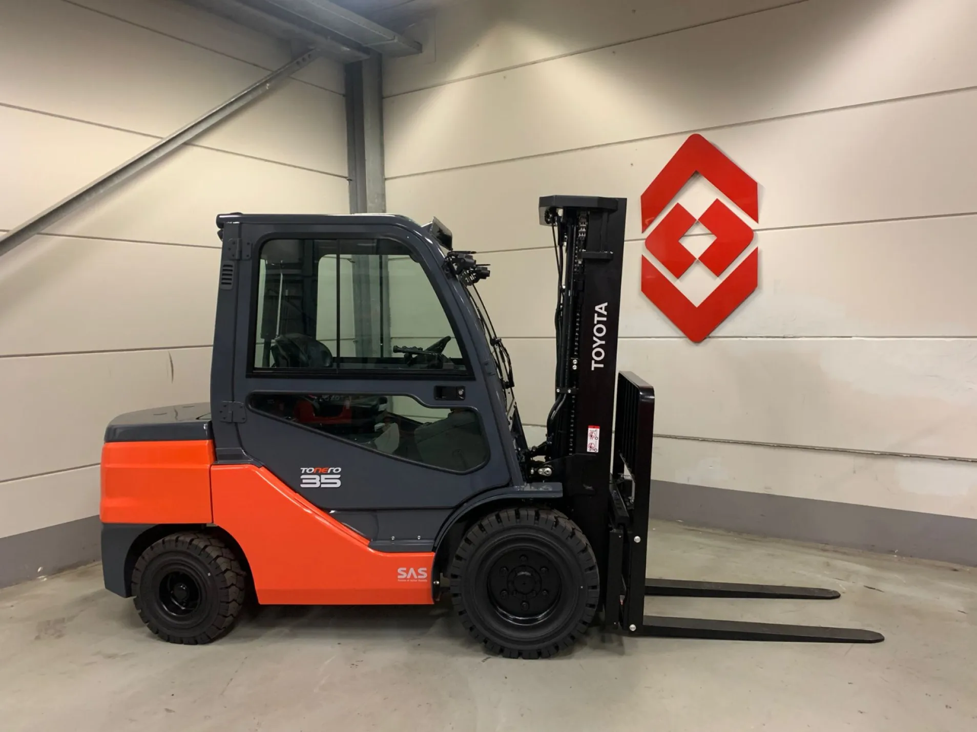 TOYOTA 52-8FDJF35
4 Whl Counterbalanced Forklift <10t