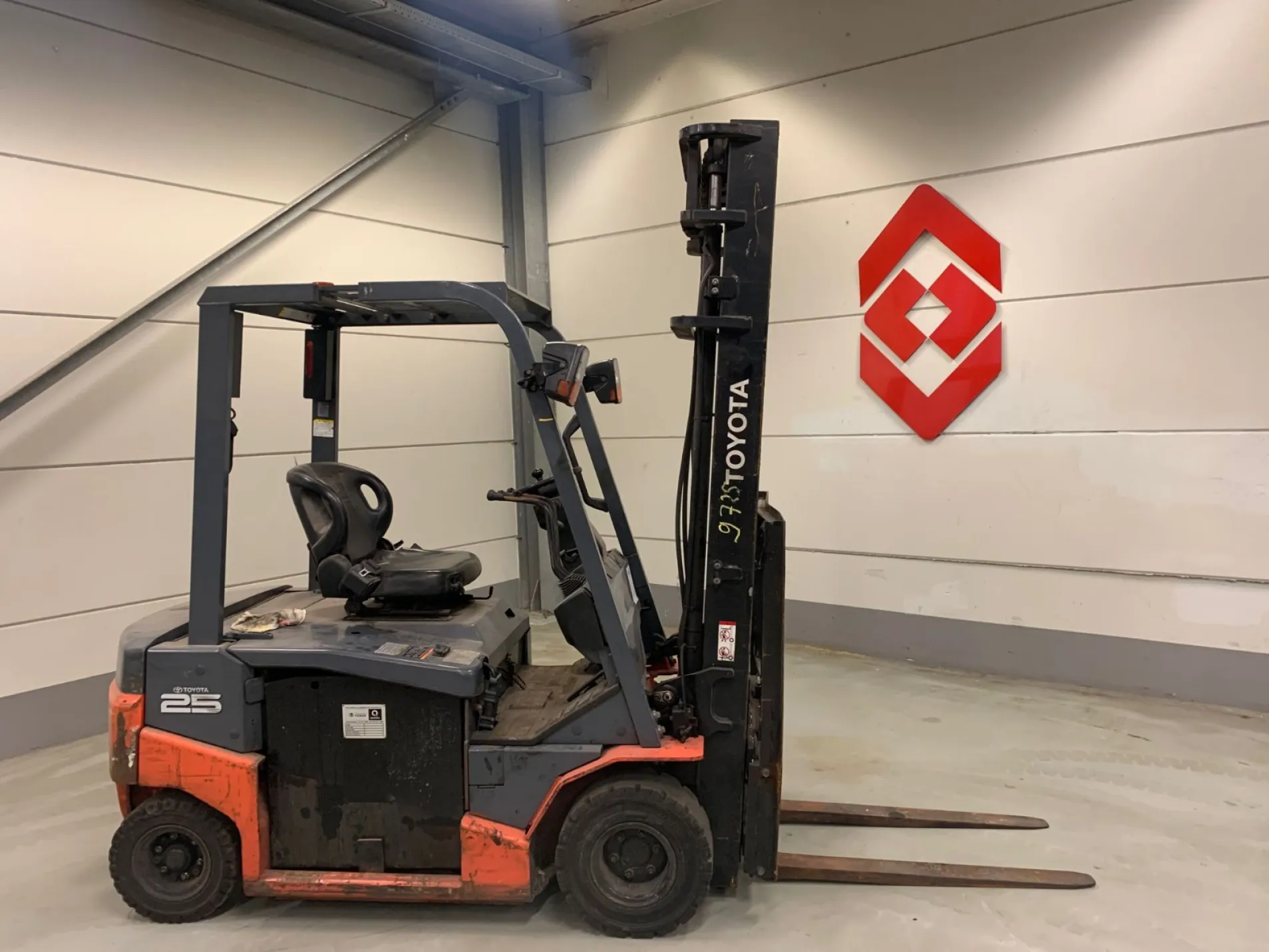 TOYOTA 8FBN15
4 Whl Counterbalanced Forklift <10t