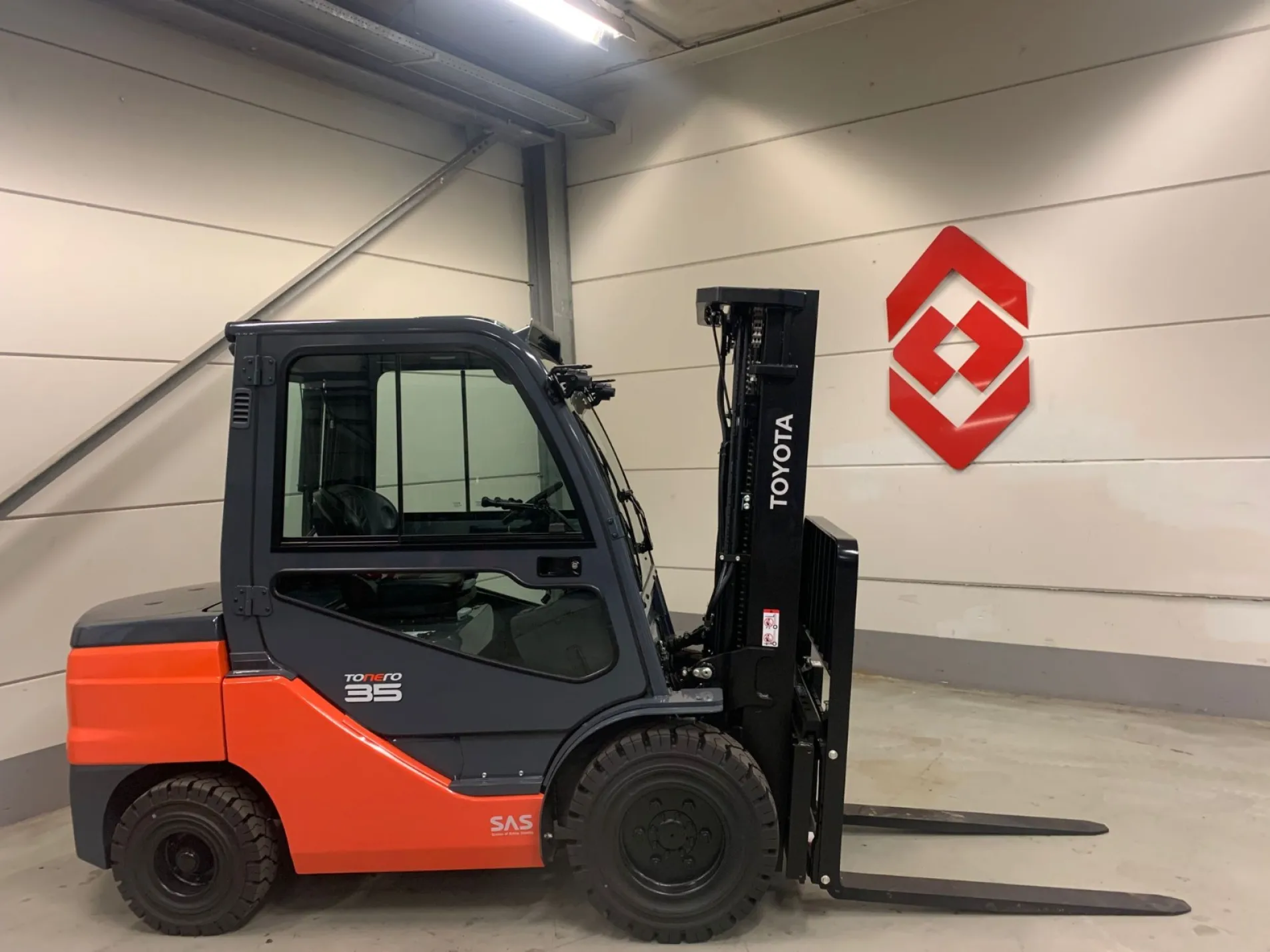 TOYOTA 52-8FDJF35 4 Whl Counterbalanced Forklift <10t