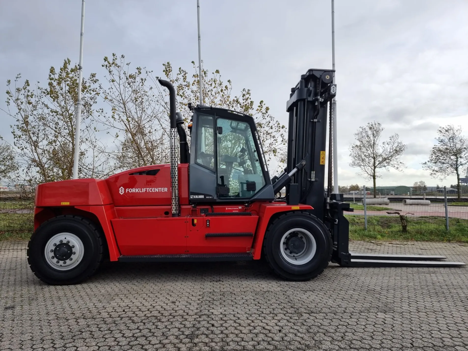 KALMAR DCG160-12T
4 Whl Counterbalanced Forklift >10t