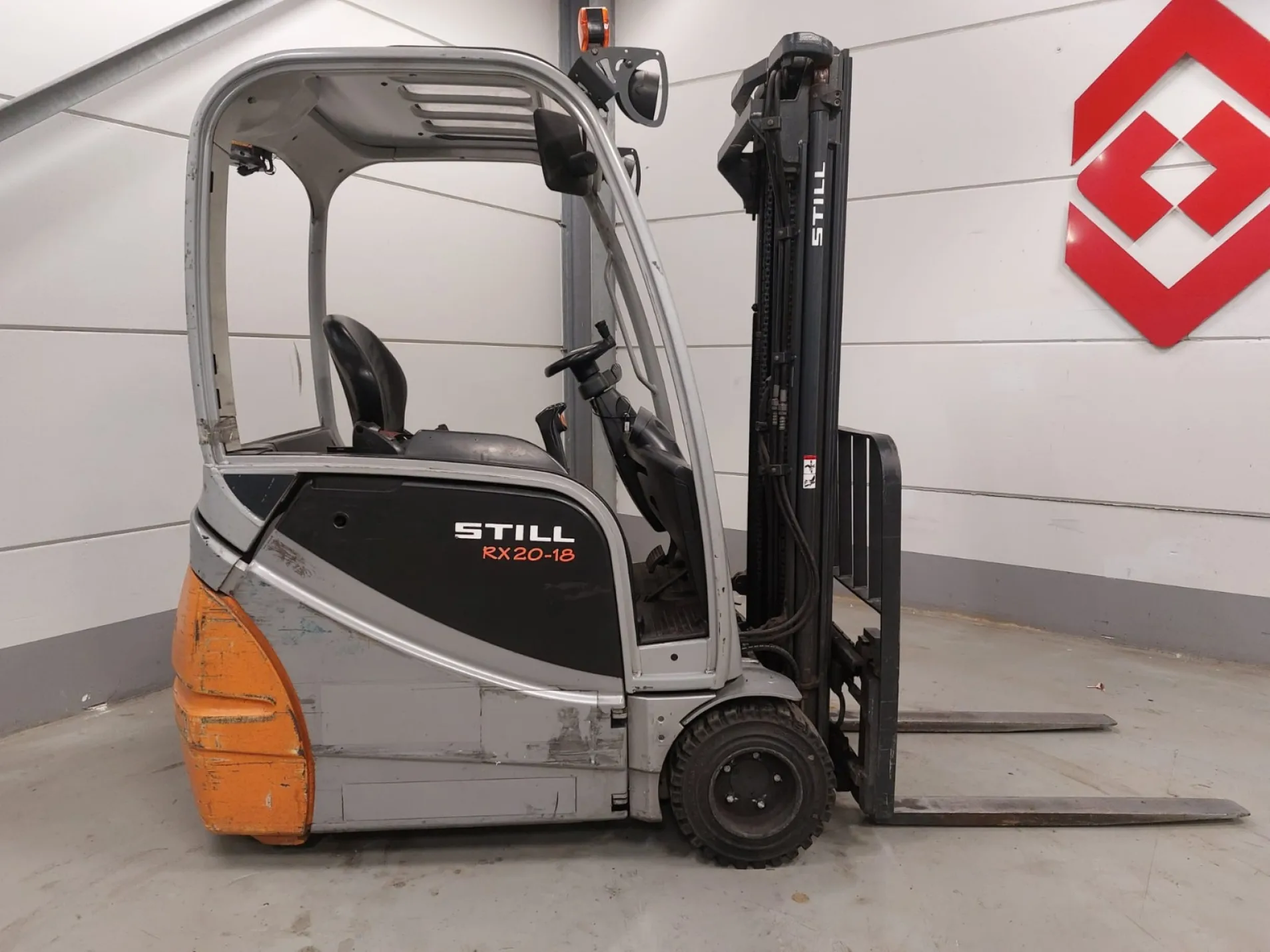 STILL RX 20-18
3 Whl Counterbalanced Forklift <10t