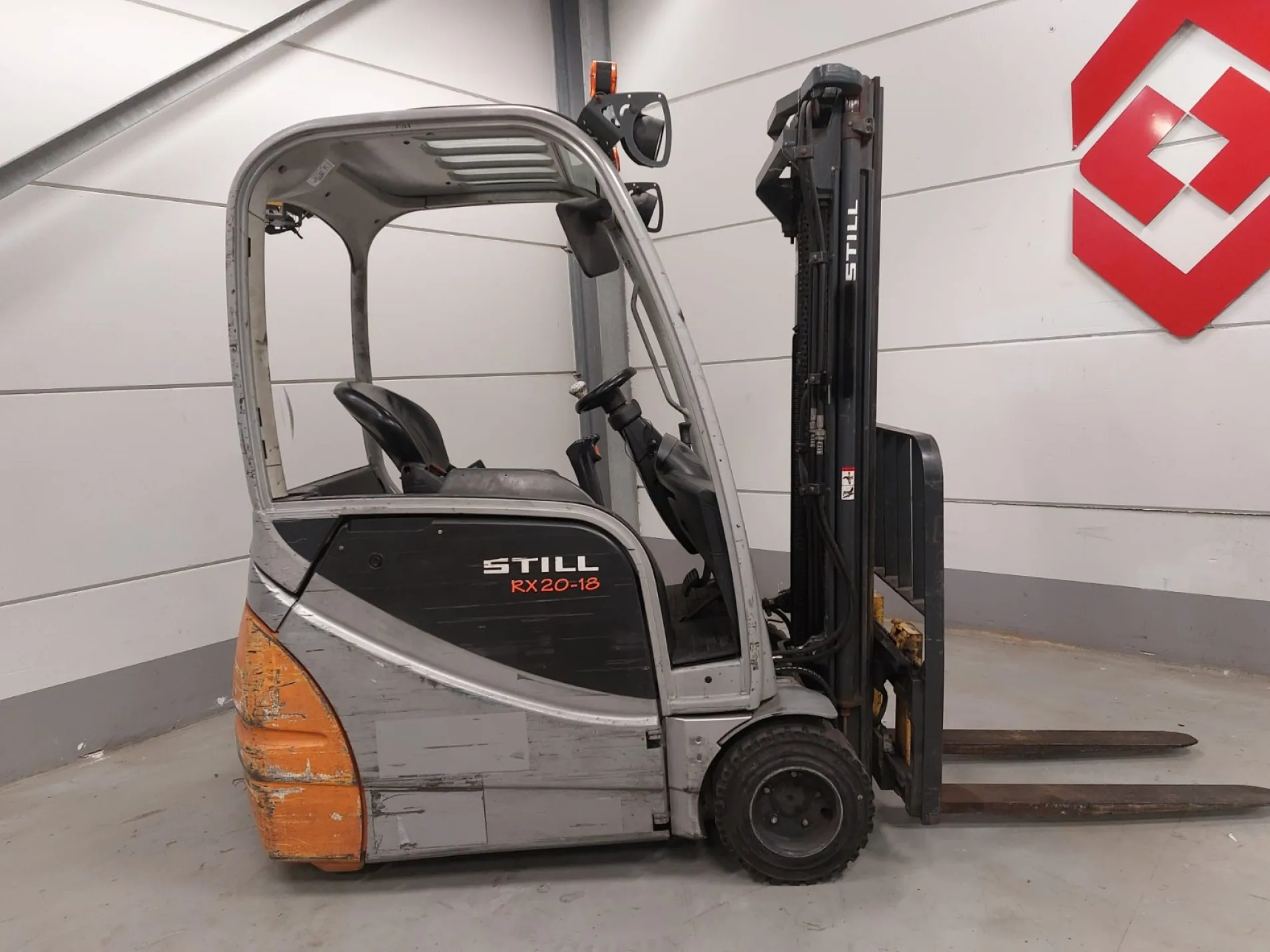 STILL RX 20-18
3 Whl Counterbalanced Forklift <10t