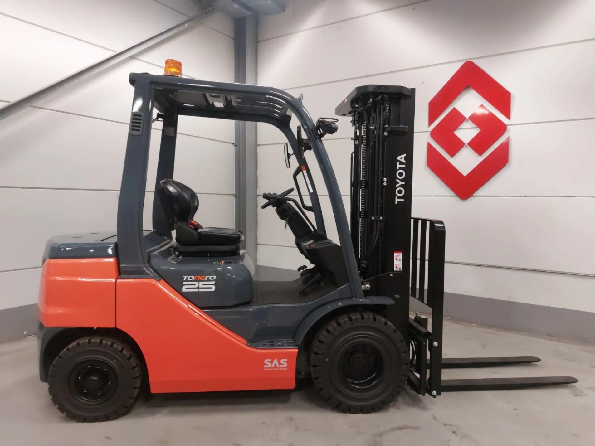 TOYOTA 52-8FDF25 4 Whl Counterbalanced Forklift <10t