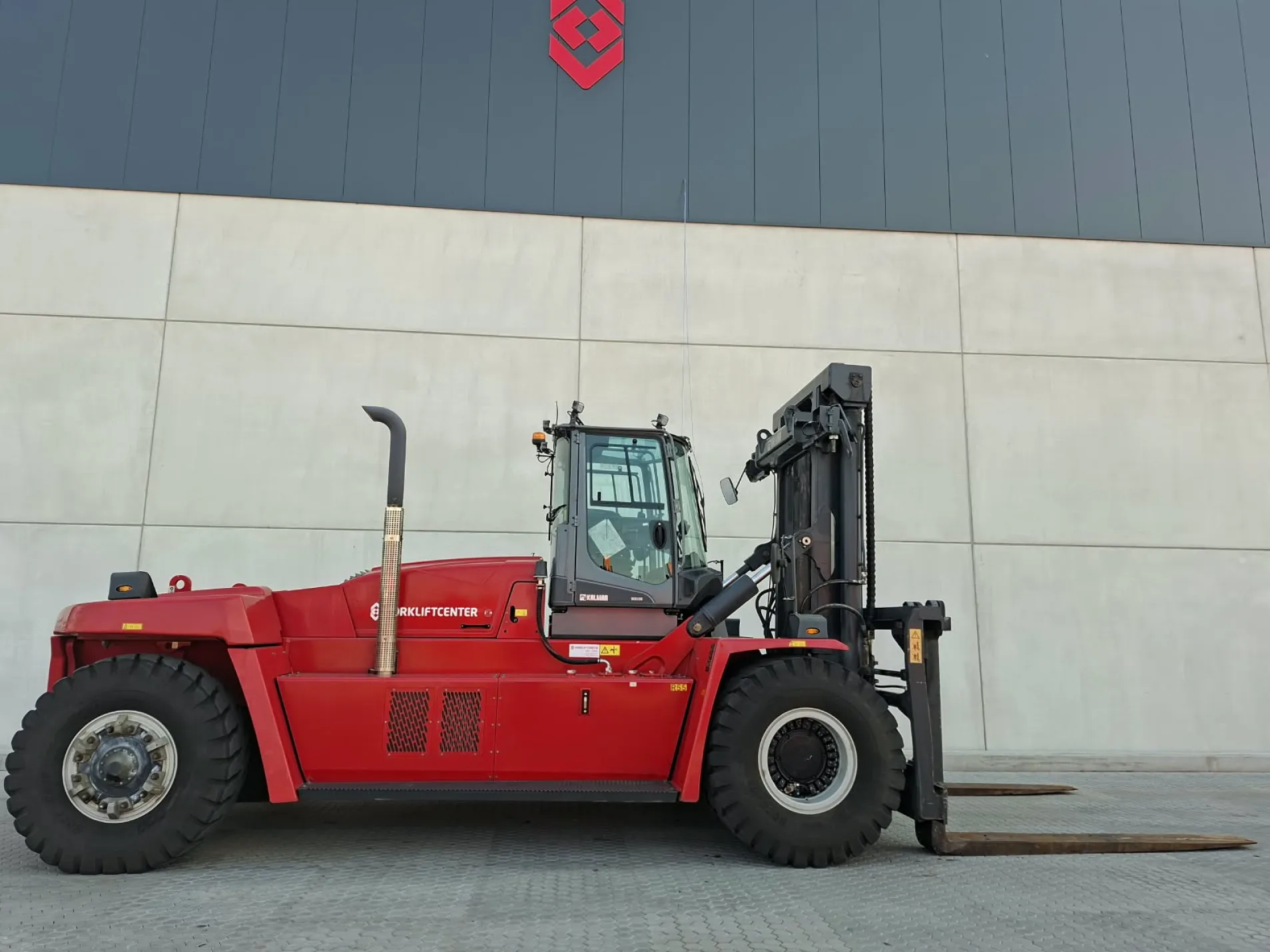 Kalmar - DCG330-12

