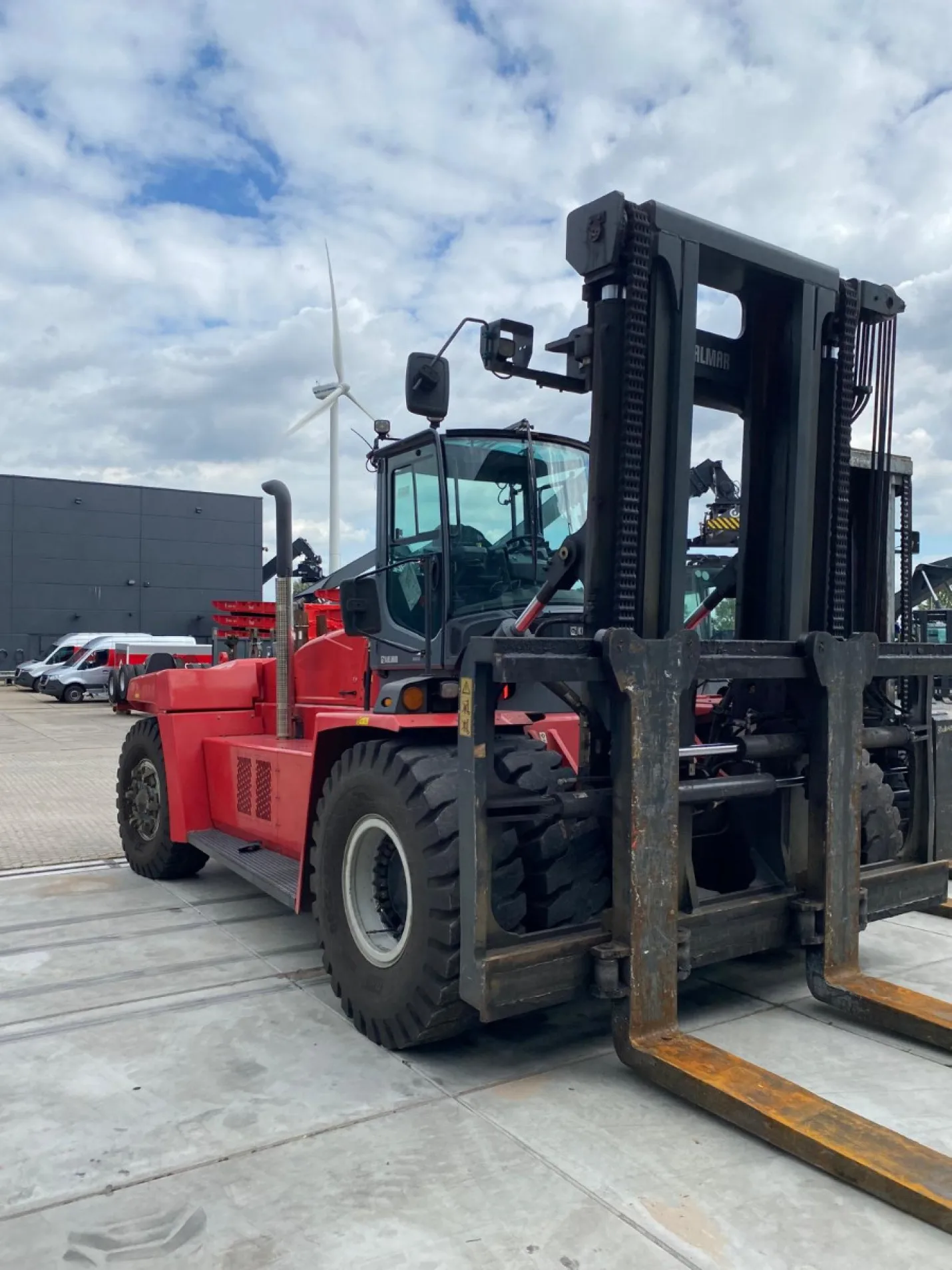 Kalmar - DCG330-12